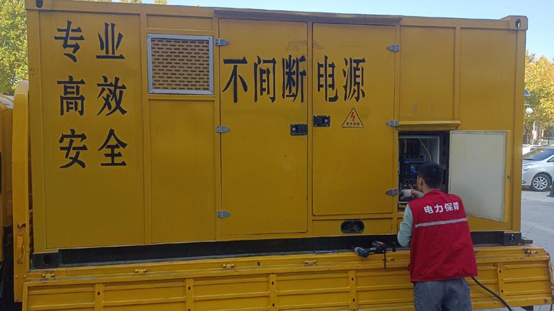 贵港柴油发电机组和UPS电源配合使用时，如何避免切换过程中的电力中断？