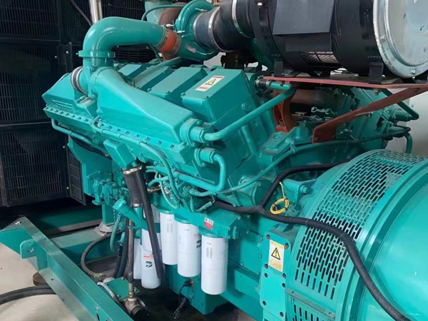贵港更换100kW柴油发电机组机油时，需要注意哪些事项？